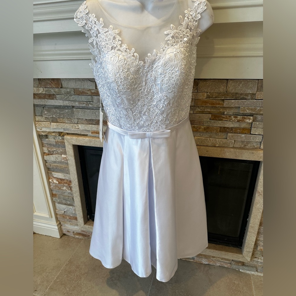 Witness of Love White Sleeveless V-Neck Bodice Full Satin Wedding Dress SZ 10